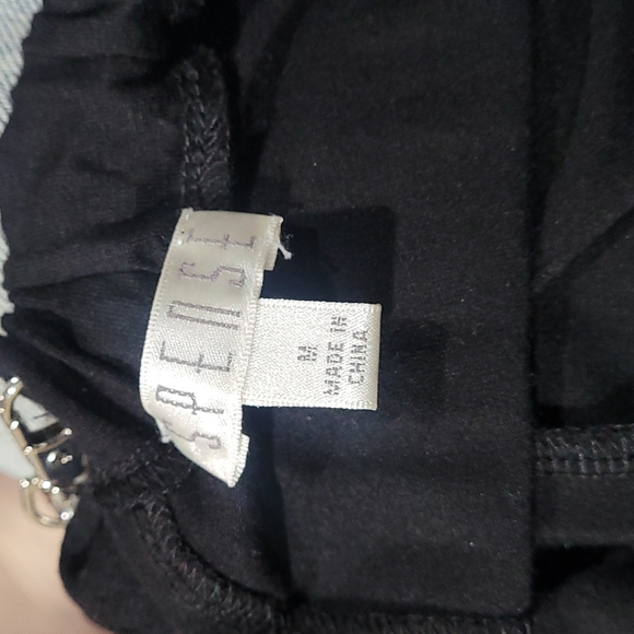 SPENSE black top with chains as shoulder straps. Small gap in front fits loosely - Picture 6 of 6